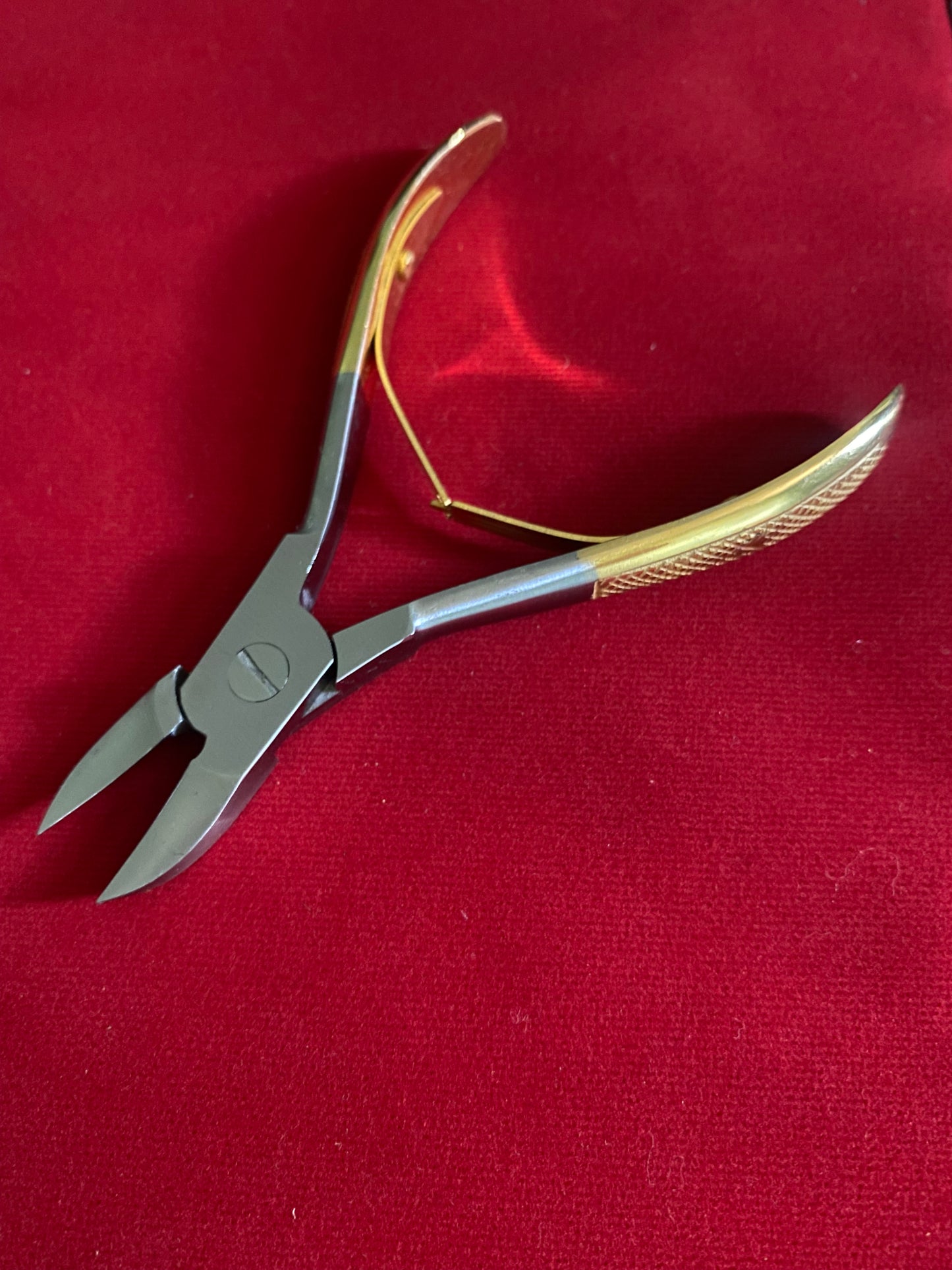 Nail nippers