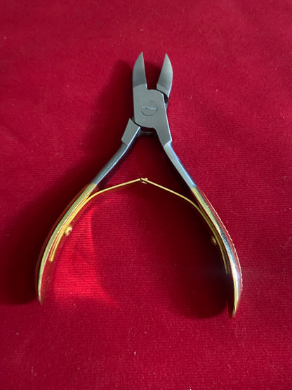 Nail nippers