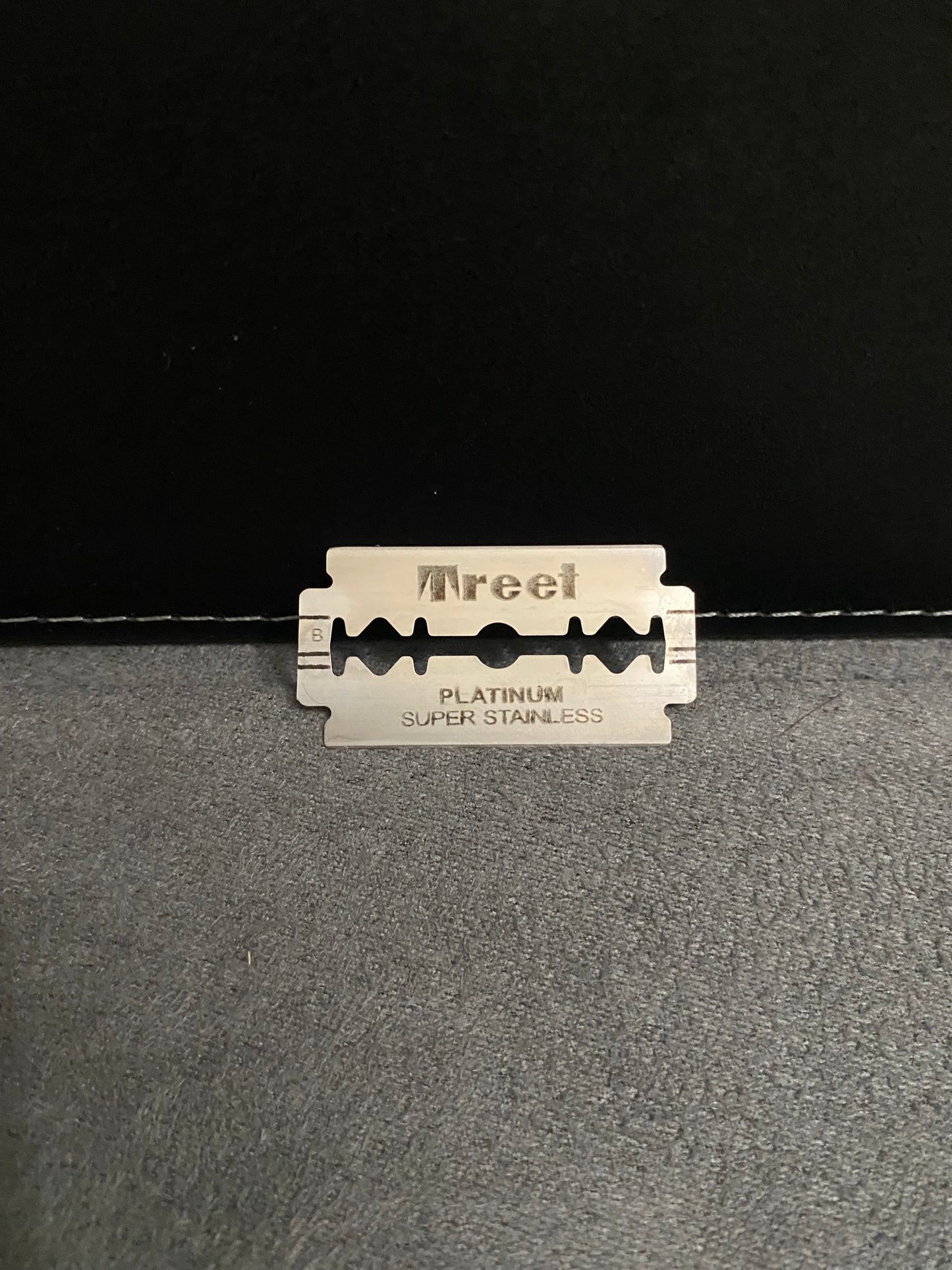Double edge blades
