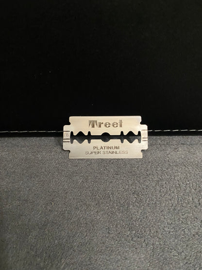 Double edge blades